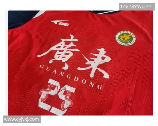 香港足球明星队国脚展现拼搏精神助力球队冲击国际赛场荣耀